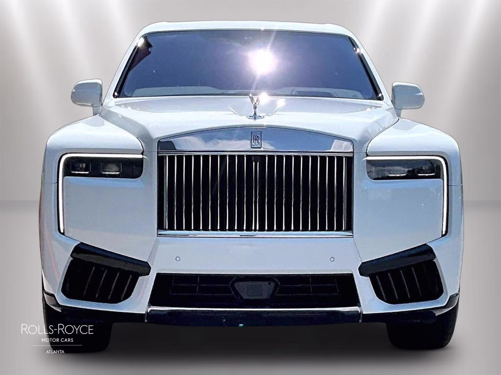 mph002_1988750713_sla13ha0xsu231936_2025_rolls_royce_cullinan_arctic_white_3_112966_939b3766d0