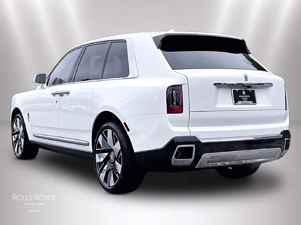 mph002_2233244294_sla23ha07vu237783_2027_rolls_royce_cullinan_english_white_3_114246_38da71d07d