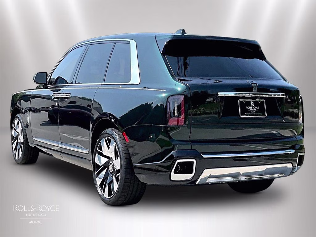 mph002_3376834497_sla23ha08vu236920_2027_rolls_royce_cullinan_dark_emerald_3_111982_d84f9999da