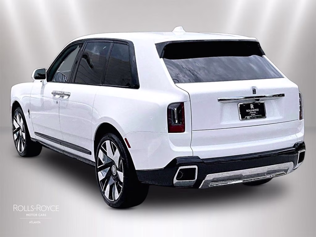 mph002_3399967994_sla23ha01vu237066_2027_rolls_royce_cullinan_english_white_3_112726_601333572a