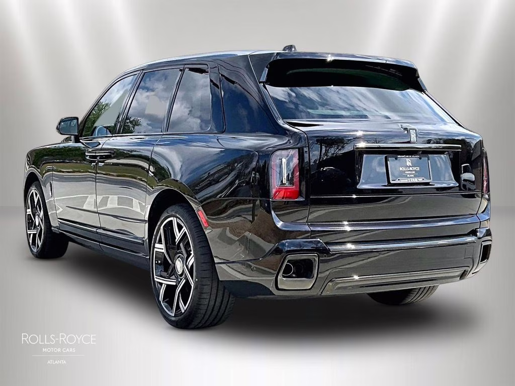mph002_3708264132_sla43ha01tu235260_2026_rolls_royce_black_badge_cullinan_autumn_mystery_black_3_109726_4dc81ab0f3