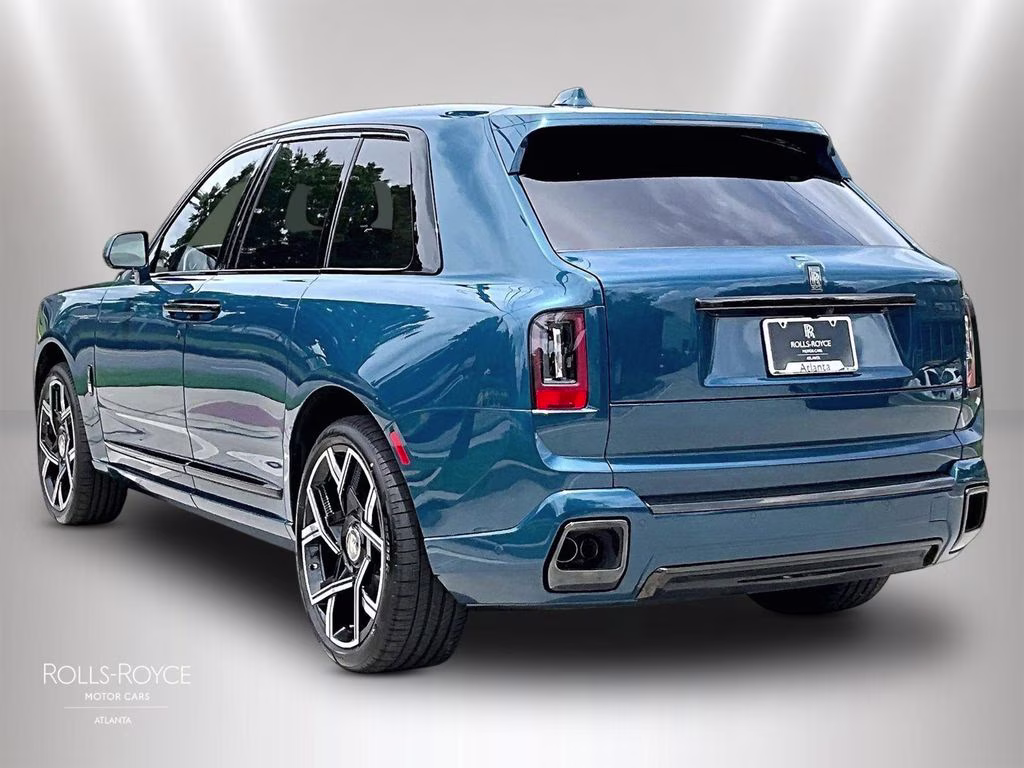 mph002_3793637028_sla33ha02vu236593_2027_rolls_royce_black_badge_cullinan_mustique_blue_3_111622_679a7f1438