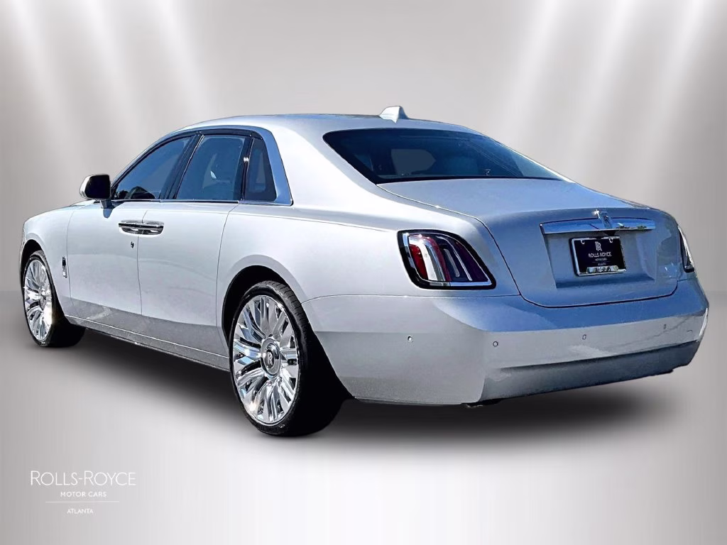 mph002_4105267146_sca23gz09vu237847_2027_rolls_royce_ghost_silver_3_114454_f8e83aa6c4