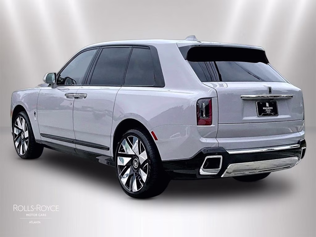 mph002_4126317061_sla23ha03vu236243_2027_rolls_royce_cullinan_tempest_grey_3_111979_e2433ad865