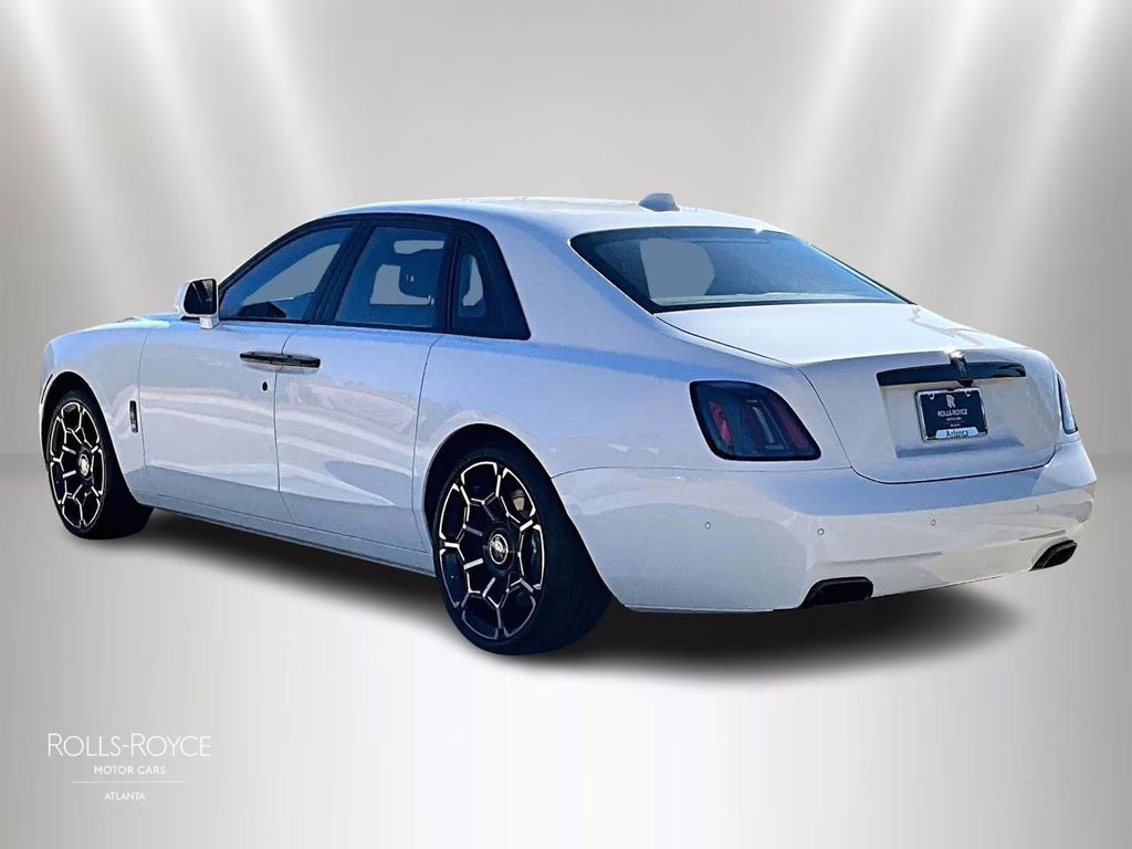 mph002_4239738737_sca33gz05tu234283_2026_rolls_royce_black_badge_ghost_english_white_3_109366_dbe82df3e5