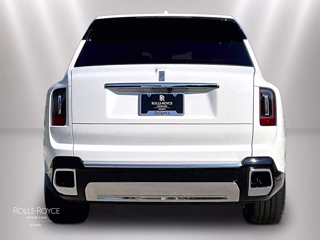 mph003_1104013919_sla23ha06vu236799_2027_rolls_royce_cullinan_english_white_4_112114_4d279ab79d