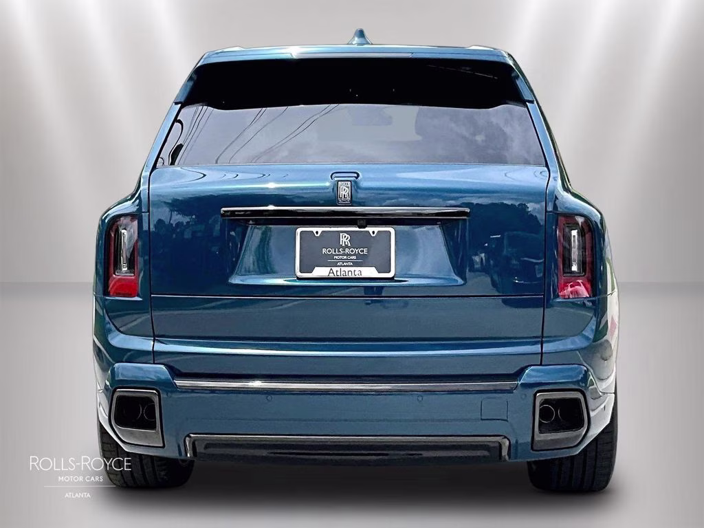 mph003_2735249077_sla33ha02vu236593_2027_rolls_royce_black_badge_cullinan_mustique_blue_4_111622_24d8885d46