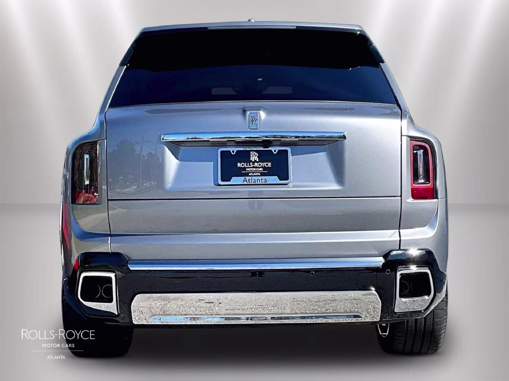 mph003_313287078_sla23ha04vu238177_2027_rolls_royce_cullinan_silver_4_114742_a12bf08917