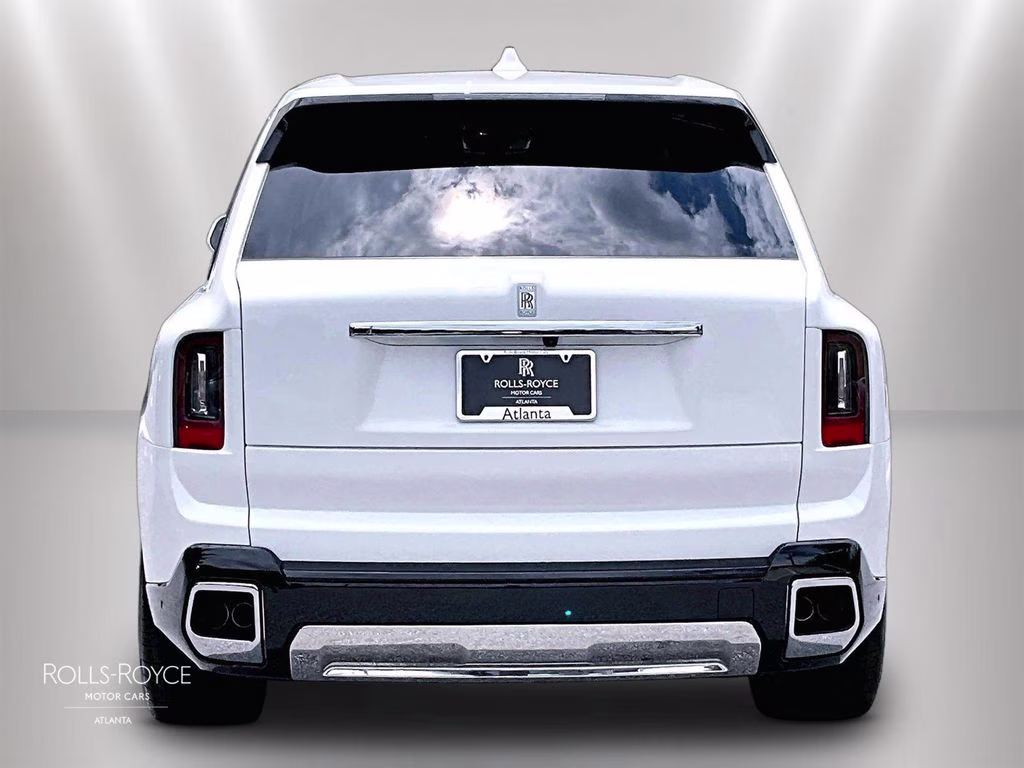 mph003_3385498496_sla23ha01vu237066_2027_rolls_royce_cullinan_english_white_4_112726_5649370e9c