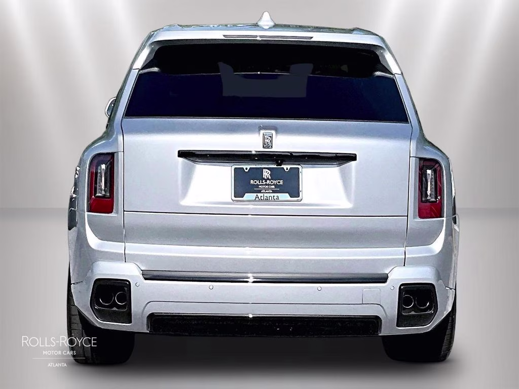 mph003_3675373944_sla33ha02vu237078_2027_rolls_royce_black_badge_cullinan_silver_4_112798_b25032d2a8