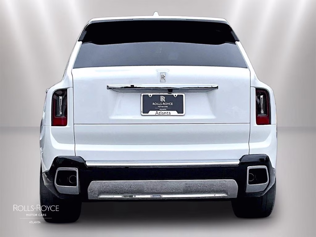 mph003_3726186189_sla23ha07vu237783_2027_rolls_royce_cullinan_english_white_4_114246_c49357fbc0