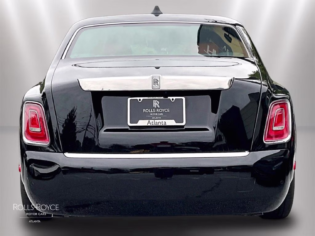 mph003_3760988930_sca23he02vu237670_2027_rolls_royce_phantom_black_diamond_4_114342_db49071b2c