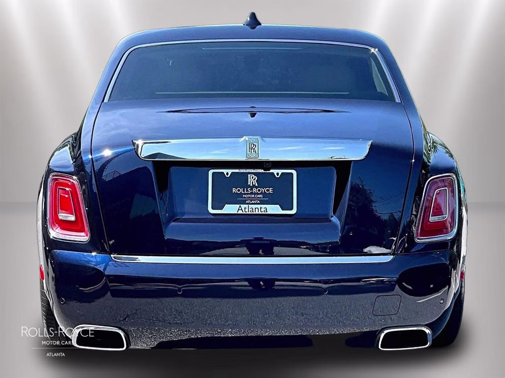 mph003_870282700_sca13he05tu233685_2026_rolls_royce_phantom_midnight_sapphire_4_113105_1214d27e5a