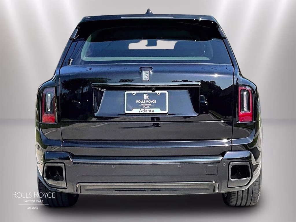 mph003_965654994_sla43ha01tu235260_2026_rolls_royce_black_badge_cullinan_autumn_mystery_black_4_111929_cd7ac2c54a