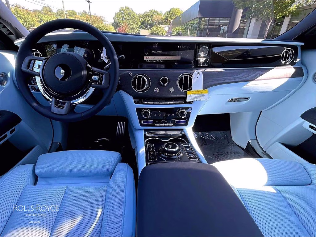 mph004_1212609890_sca23gz09vu237847_2027_rolls_royce_ghost_silver_5_114454_10cedd2243