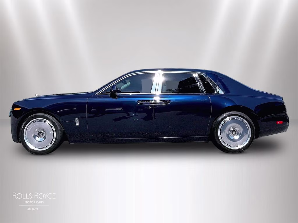 mph004_1952007922_sca13he05tu233685_2026_rolls_royce_phantom_midnight_sapphire_5_113118_0c0e8e1843