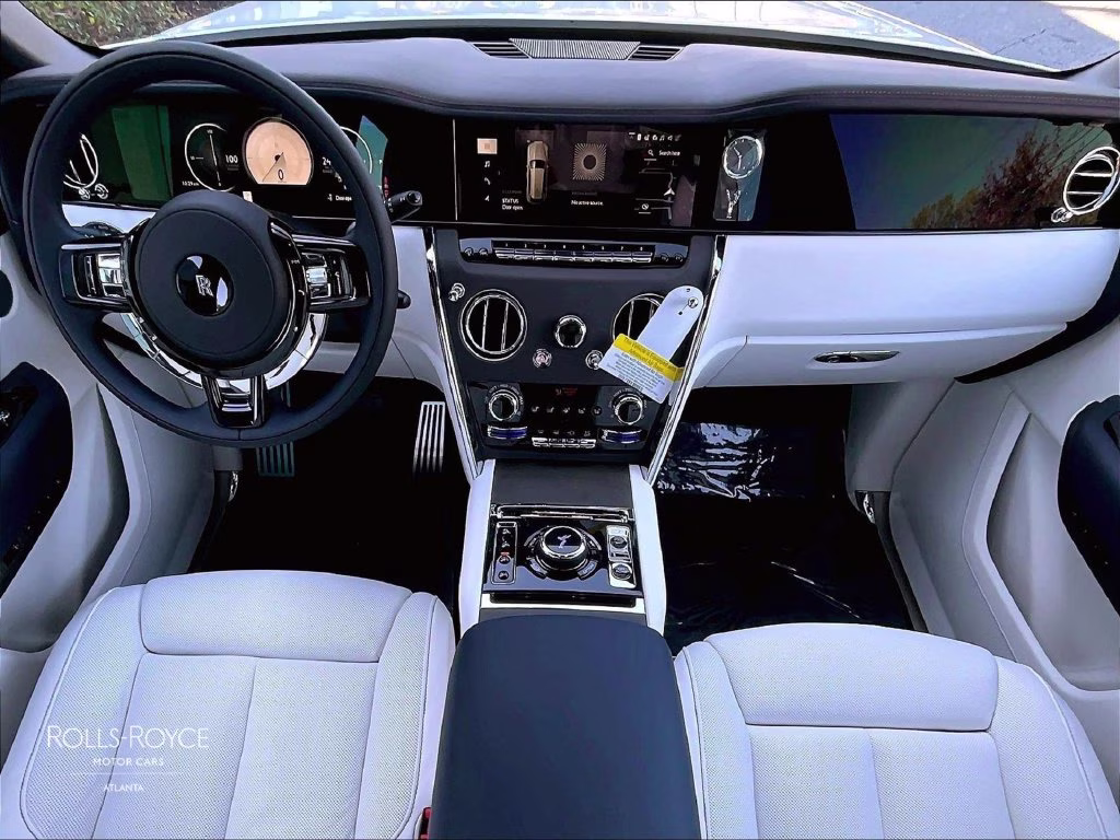 mph004_3379682787_sla23ha01vu238136_2027_rolls_royce_cullinan_white_5_114761_c10fd1dede