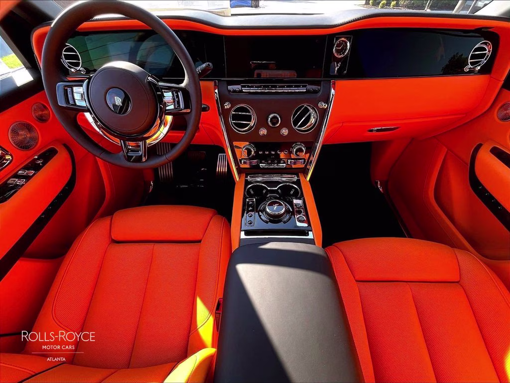 mph004_3413457020_sla23ha06vu236799_2027_rolls_royce_cullinan_english_white_5_112114_4fc52b9523