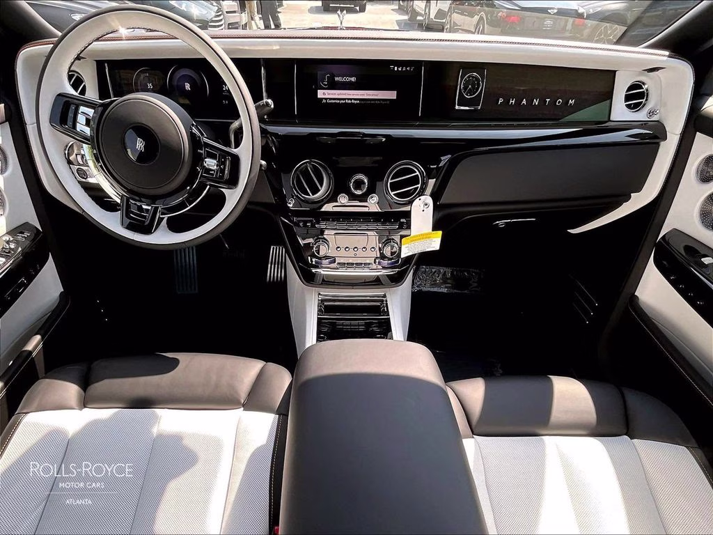 mph004_3613838669_sca43he08vu236970_2027_rolls_royce_phantom_ewb_two_tone_tempest_grey_wblack_diamond_5_112726_228aab8551