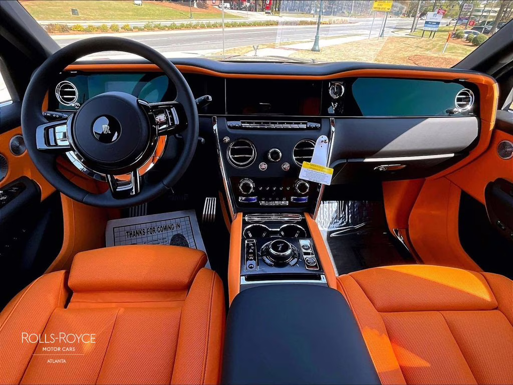 mph004_3649842709_sla13ha02tu235142_2026_rolls_royce_cullinan_jubilee_silver_5_109625_a7e992b99e