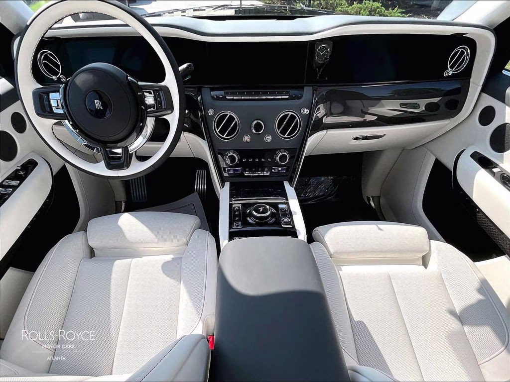 mph004_713359824_sla43ha01tu235260_2026_rolls_royce_black_badge_cullinan_autumn_mystery_black_5_111929_32e7a76118