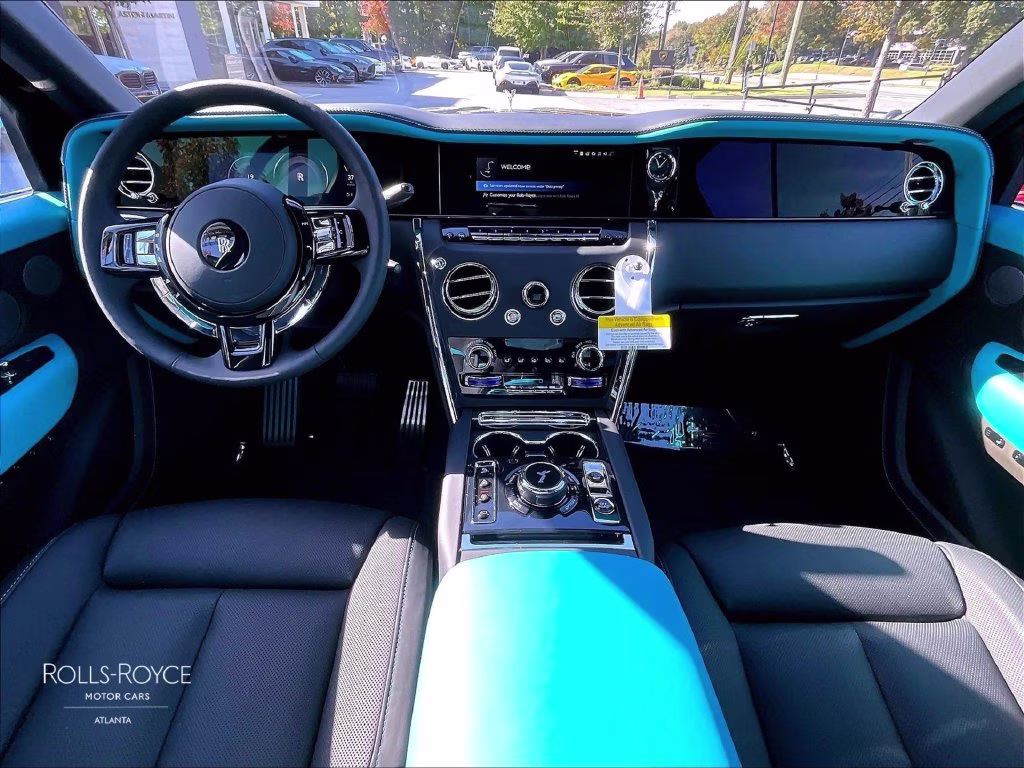 mph004_717202431_sla23ha04vu238177_2027_rolls_royce_cullinan_silver_5_114742_9ebe71dc71