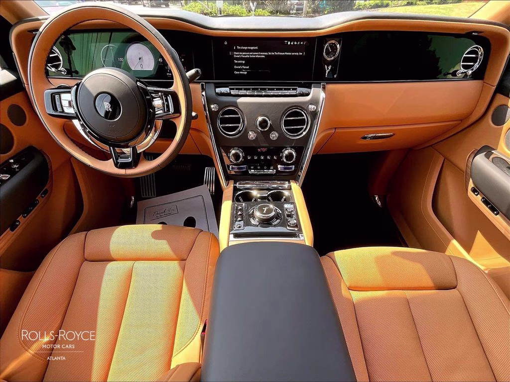 mph004_979411338_sla23ha08vu236920_2027_rolls_royce_cullinan_dark_emerald_5_111982_7e80d2bbb8