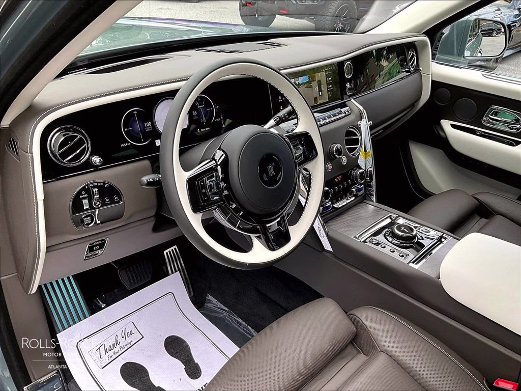 mph005_148761895_sla23ha0xvu237132_2027_rolls_royce_cullinan_monteverde_6_112889_9d789de54e