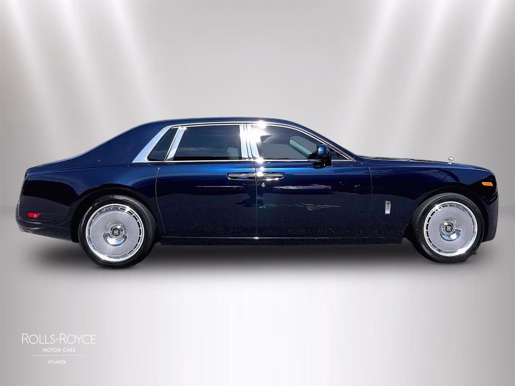 mph005_1612272880_sca13he05tu233685_2026_rolls_royce_phantom_midnight_sapphire_6_113118_14974a48d9