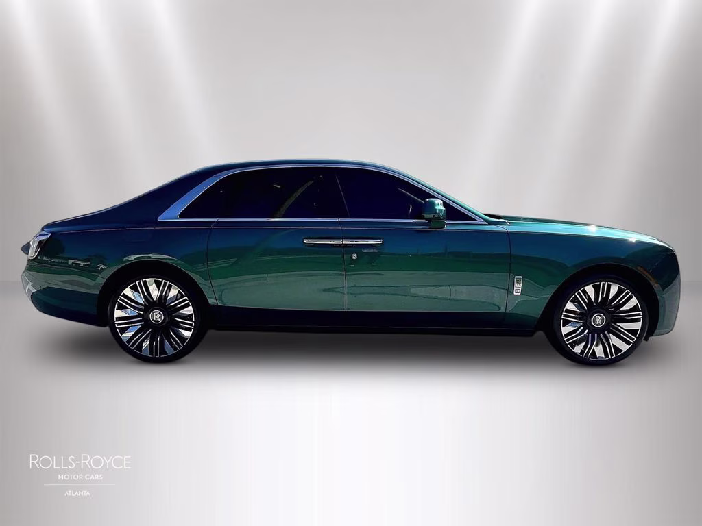 mph005_1758218613_sca13gz03su229363_2025_rolls_royce_ghost_imperial_jade_6_113395_6138e7a04e
