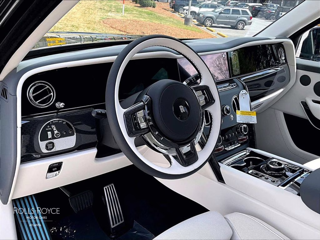 mph005_1834929796_sla43ha01tu235260_2026_rolls_royce_black_badge_cullinan_autumn_mystery_black_6_109726_f8faf588a0
