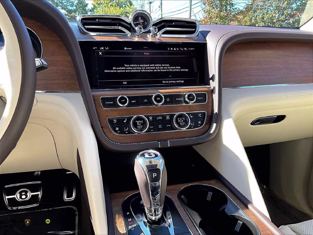 mph005_1905623384_sjaat2zv5sc028997_2025_bentley_bentayga_v8_6_114766_69c58dd8f2