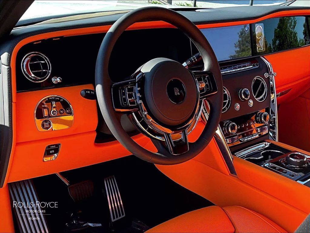 mph005_2418703642_sla23ha06vu236799_2027_rolls_royce_cullinan_english_white_6_112114_5b9c3bbb7a