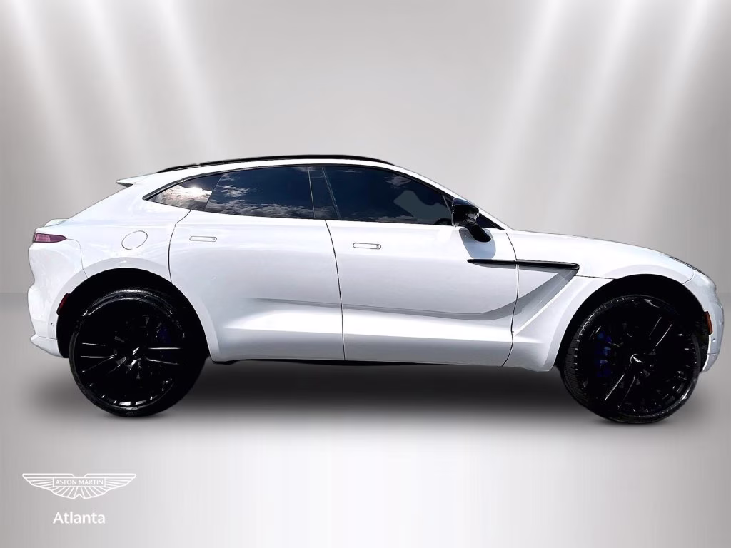 mph005_336098215_sd7vujawxntv04922_2022_aston_martin_dbx_lunar_6_114502_2b2487f8b5