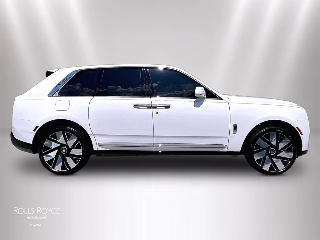 mph005_3909042546_sla13ha0xsu231936_2025_rolls_royce_cullinan_arctic_white_6_112966_99e222e8aa