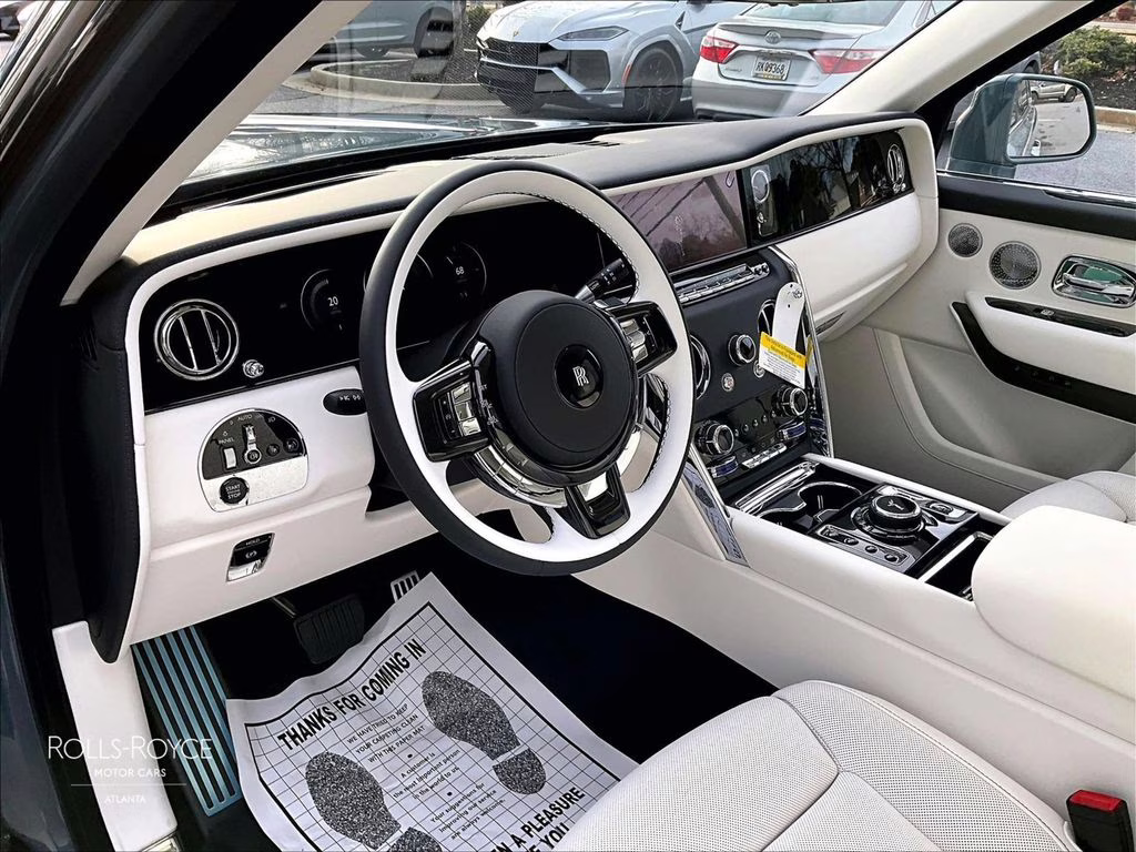 mph005_3998480405_sla13ha0xtu233557_2026_rolls_royce_cullinan_monteverde_green_6_109367_4a9621548e