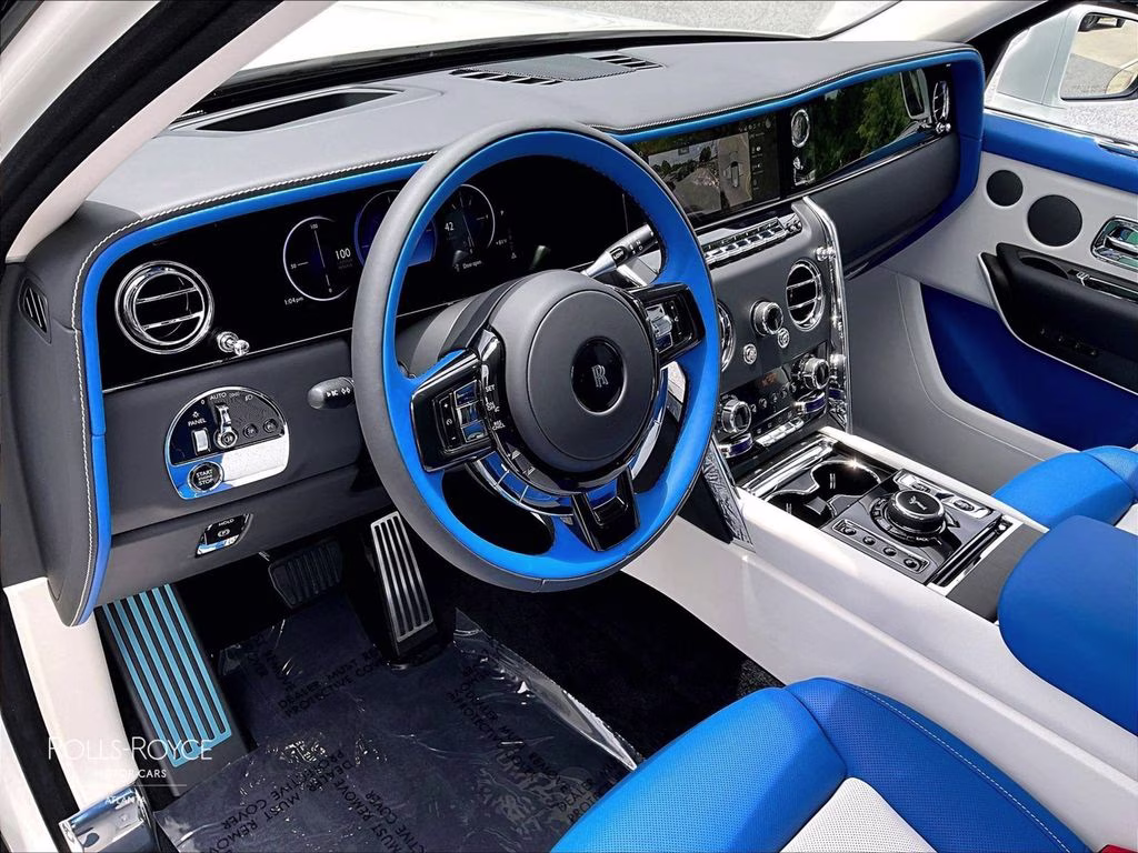 mph005_479291434_sla23ha01vu237066_2027_rolls_royce_cullinan_english_white_6_112726_7c1190dc45