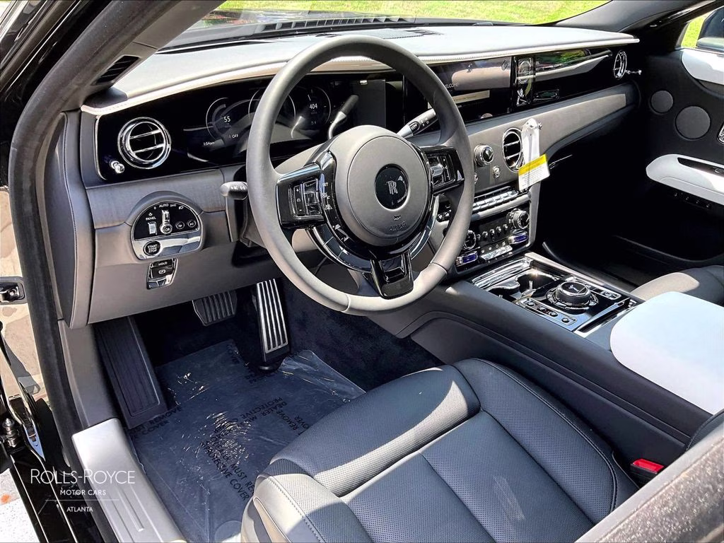 mph005_7102896_sca23gz03vu236404_2027_rolls_royce_ghost_black_diamond_6_111455_6148191d3a