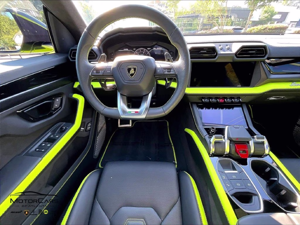 mph006_1192814286_zpbud6zl8sla39743_2025_lamborghini_urus_se_verde_scandal_7_113824_04ce5e2b4a