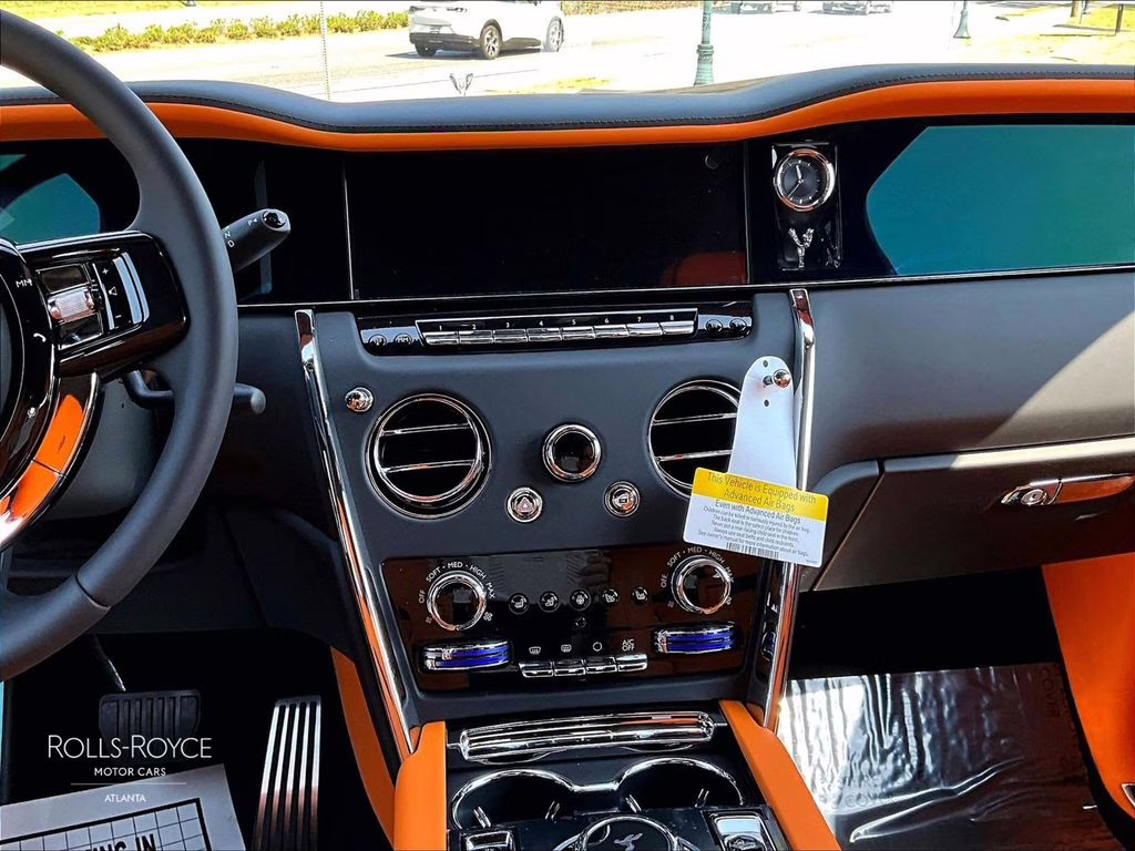 mph006_1320397276_sla13ha02tu235142_2026_rolls_royce_cullinan_jubilee_silver_7_109625_405094d29b