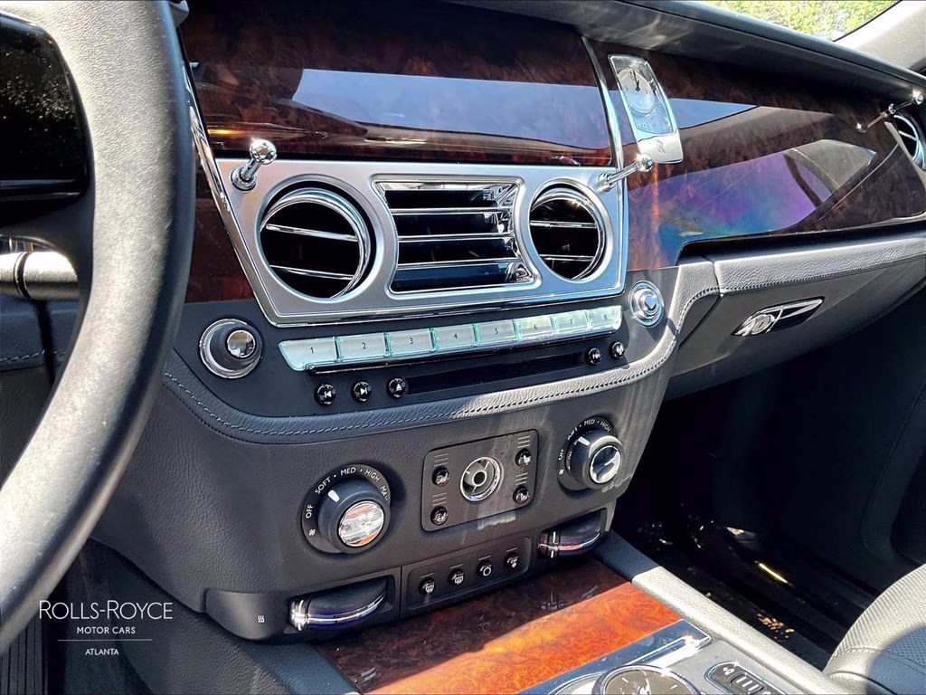 mph006_1909500037_sca664s5xgux53733_2016_rolls_royce_ghost_stone_grey_7_113230_6c3259eef2