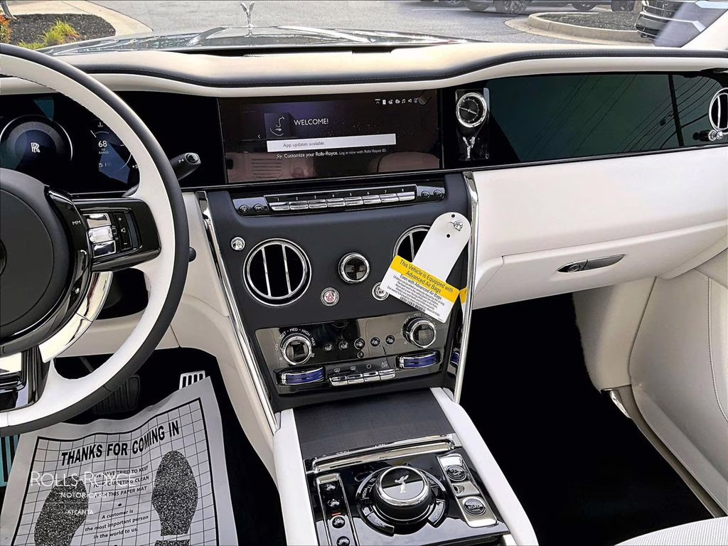 mph006_2076782528_sla13ha0xtu233557_2026_rolls_royce_cullinan_monteverde_green_7_109367_96918ebe8d