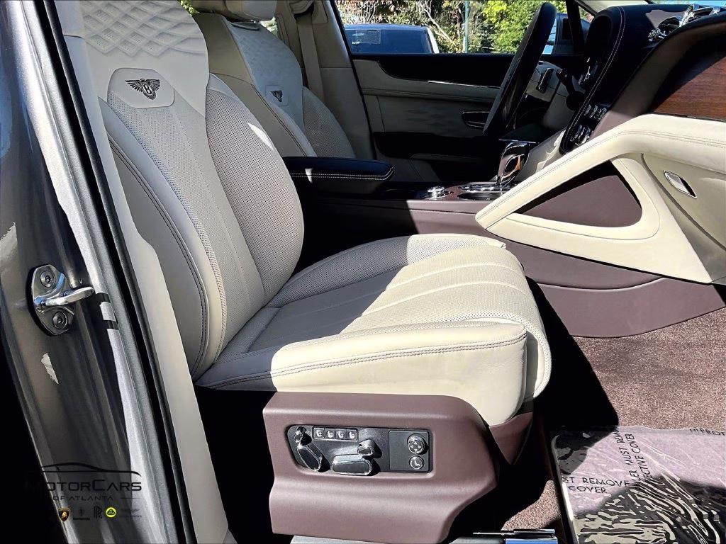 mph006_2152136979_sjaat2zv5sc028997_2025_bentley_bentayga_v8_7_114766_a6a099c05d