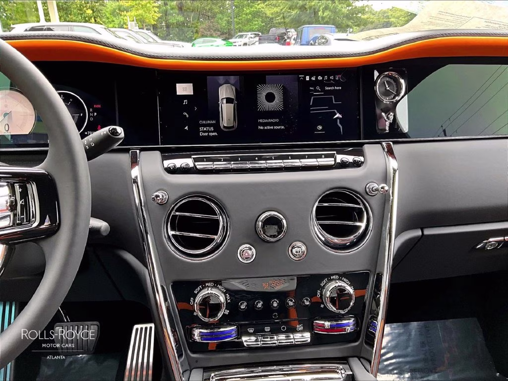 mph006_3089042167_sla23ha07vu237783_2027_rolls_royce_cullinan_english_white_7_114246_bb122f3d7c