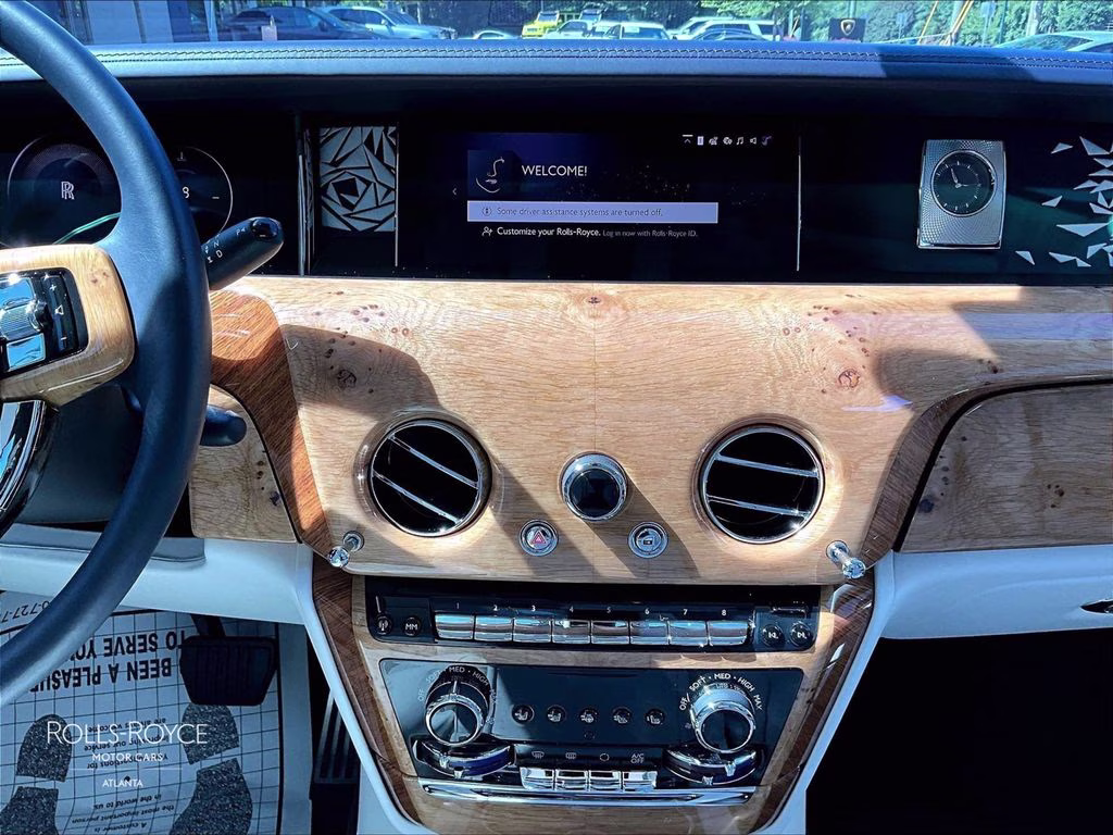 mph006_3726973800_sca13he05tu233685_2026_rolls_royce_phantom_midnight_sapphire_7_113105_5f39e08d21