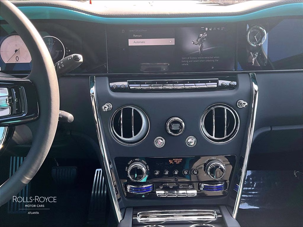 mph006_4142364689_sla23ha02vu237416_2027_rolls_royce_cullinan_tempest_gray_7_113423_49a96d6e20