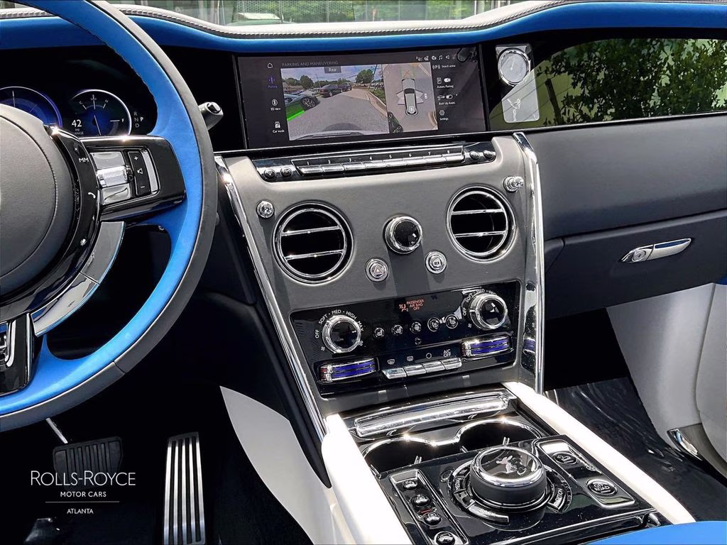 mph006_4261581239_sla23ha01vu237066_2027_rolls_royce_cullinan_english_white_7_112726_e9f8146467