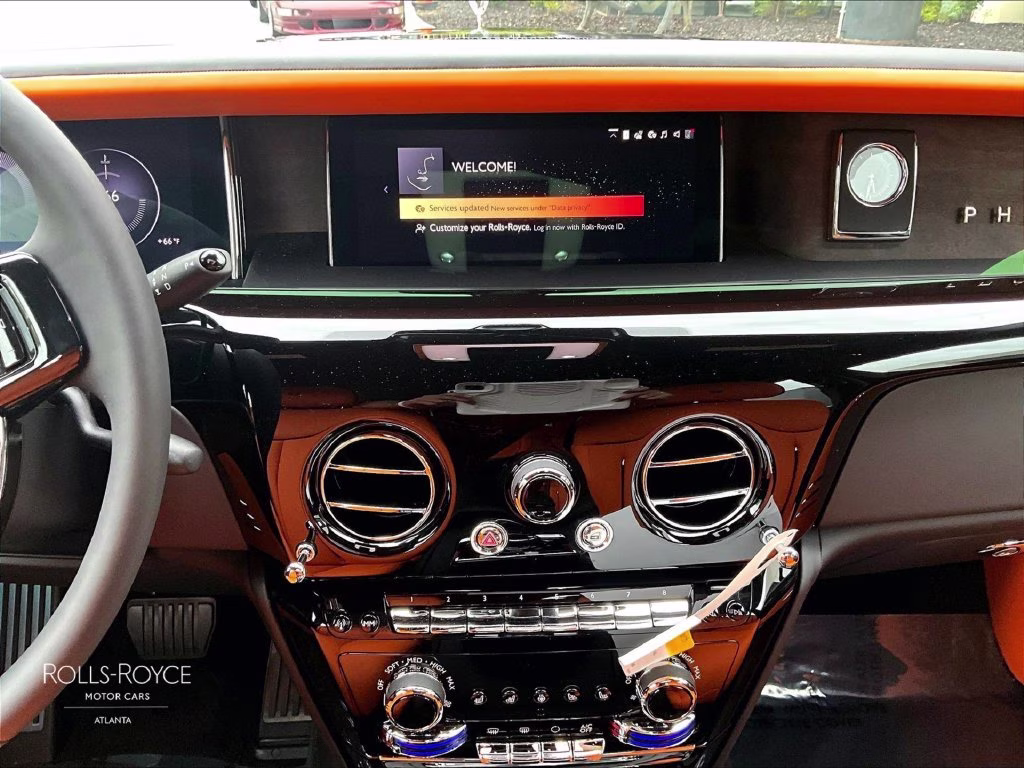 mph006_452709509_sca23he02vu237670_2027_rolls_royce_phantom_black_diamond_7_114342_2cb93e9c70