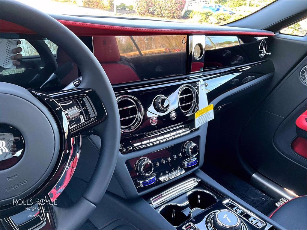 mph006_5495361_scatk2c00su227738_2025_rolls_royce_spectre_arctic_white_7_109366_eaef961ec9