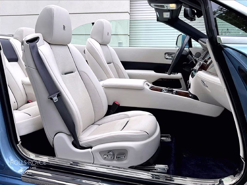 mph007_1245566050_sca666d50hu107143_2017_rolls_royce_dawn_bespoke_lazuli_blue_8_113969_38a18ac8f3